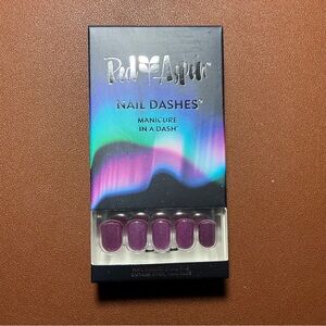 Short Square Press On Nails New In Box Luminous Skies, Linnet